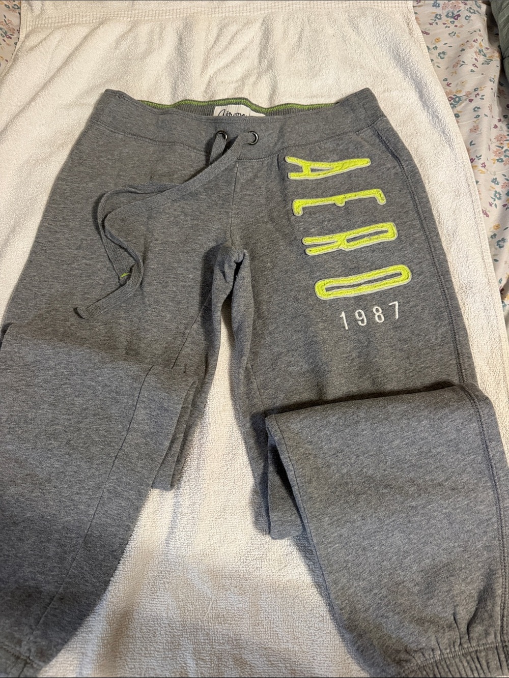 AERO 1987 Boys' Gray Sweatpants with Neon Yellow Accents